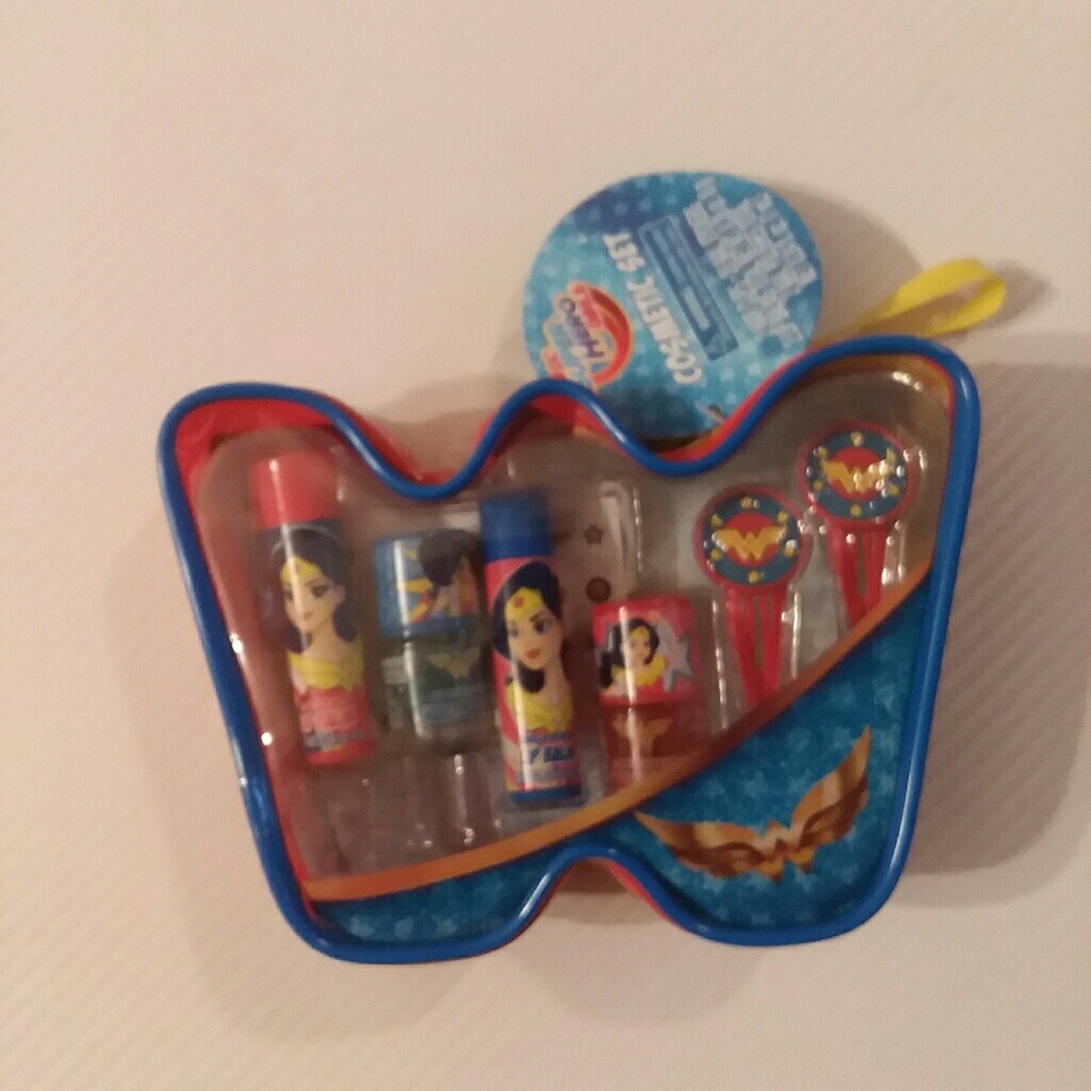 "Wonder Woman" Cosmetic Set